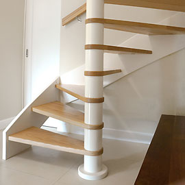 Halbgewendelte Treppe mit einer Spindel SM 51