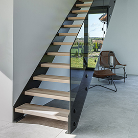 Stahlwangentreppe mit Geländer aus Glas SM: 77